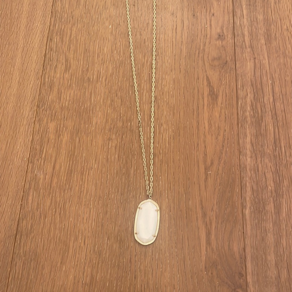 Kendra Scott necklace